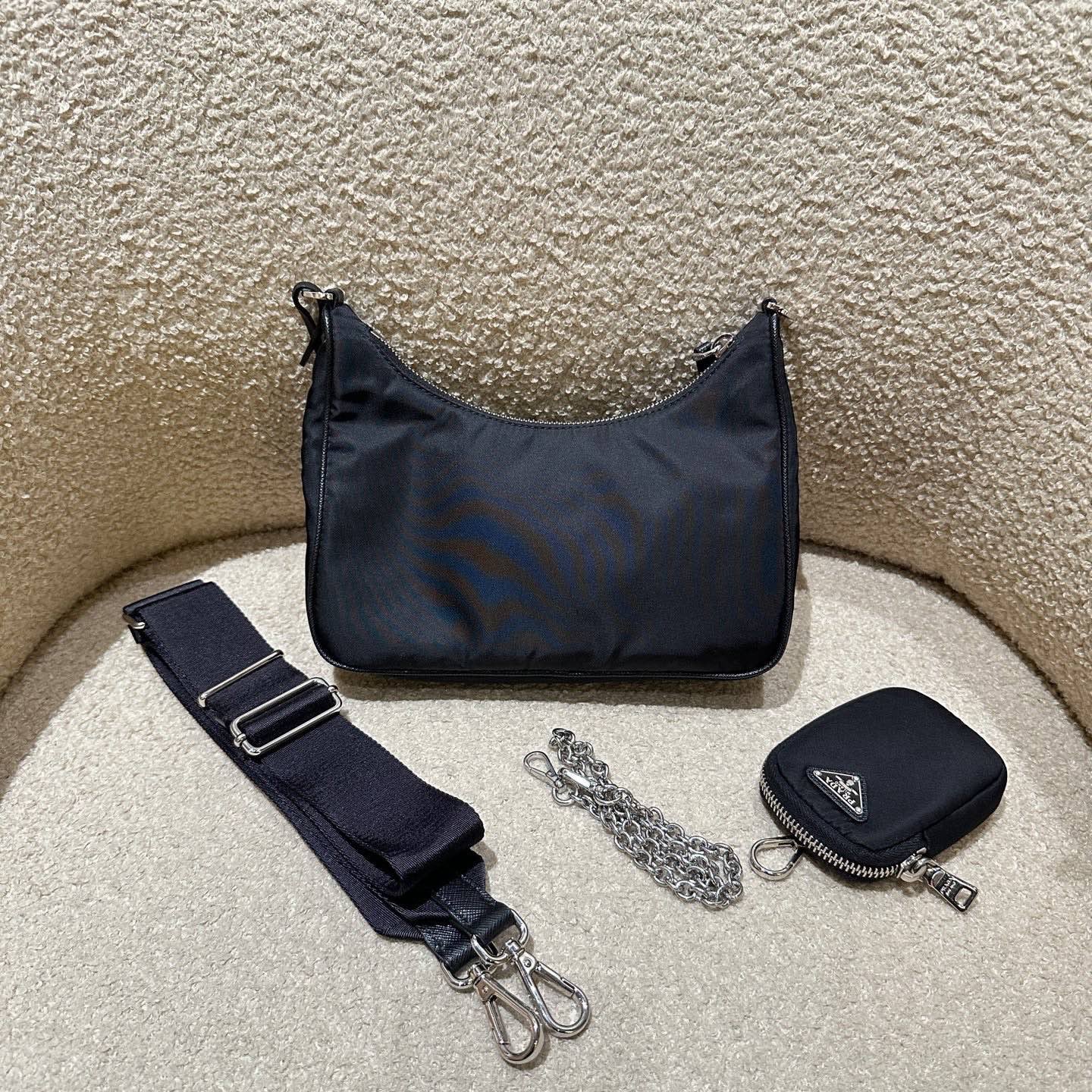 Prada Re-Edition 2005 Hobo