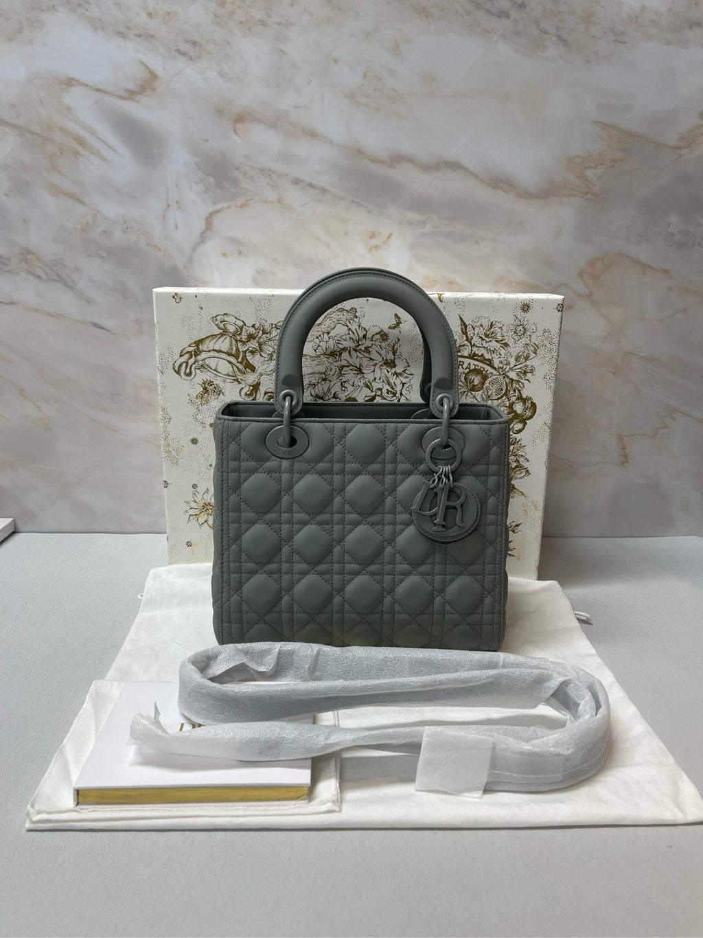 Brand new Dior Empress dowager wuge