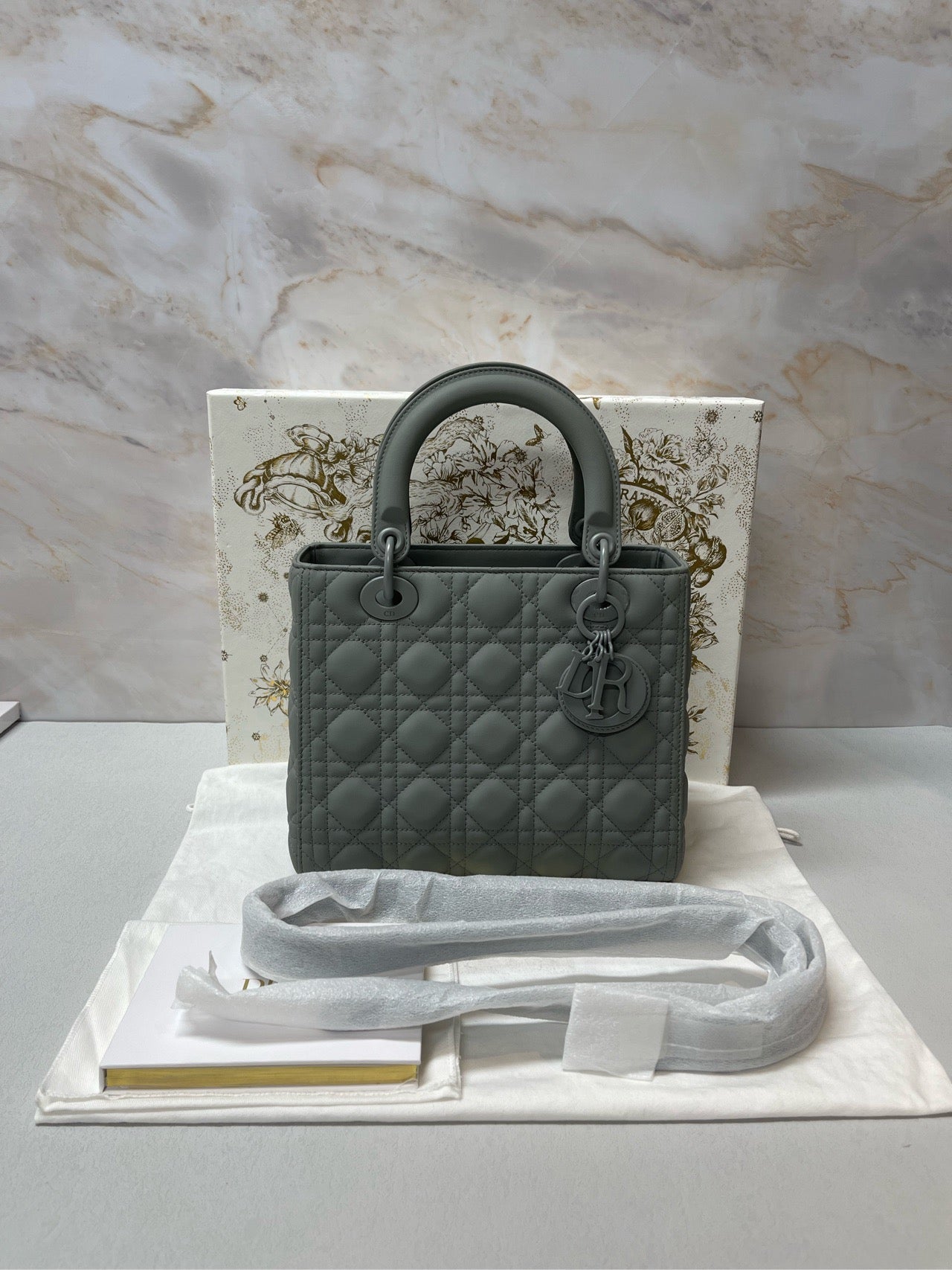 Brand new Dior Empress dowager wuge