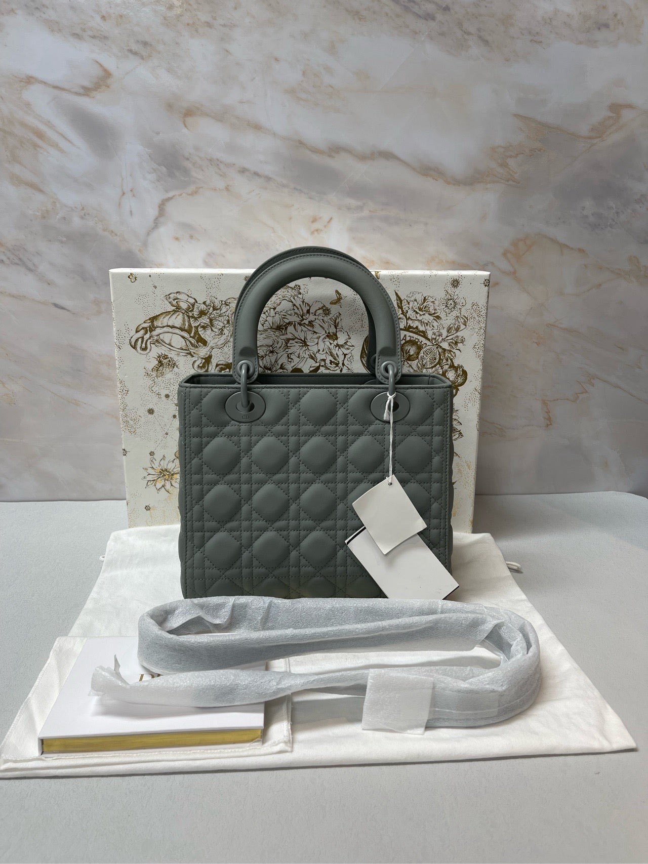 Brand new Dior Empress dowager wuge