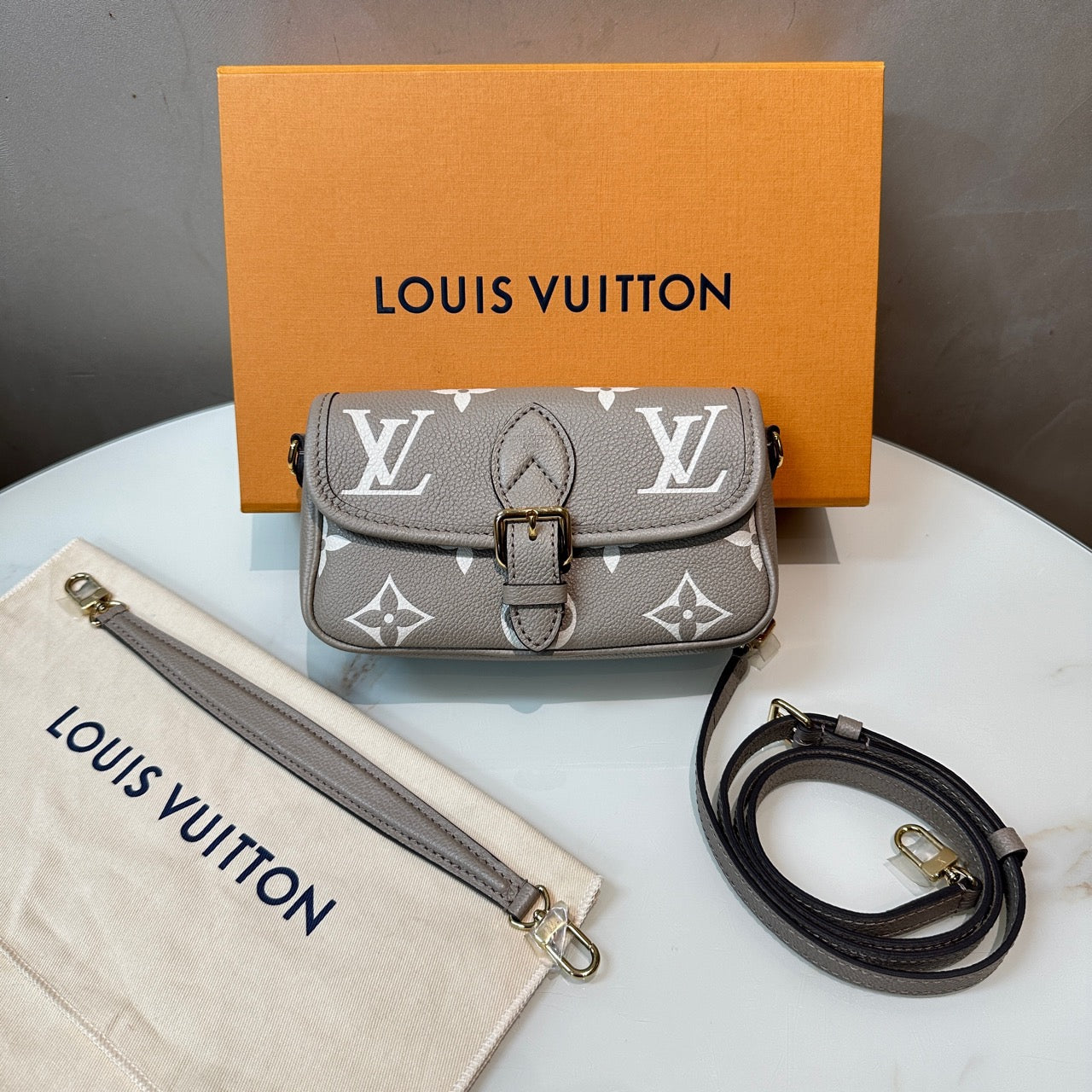 Louis Vuitton Diane nano Tourterelle Creme